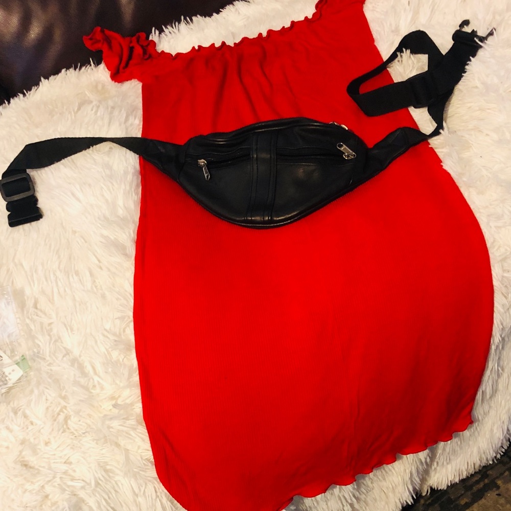 Dresses - Picture 3 of 3